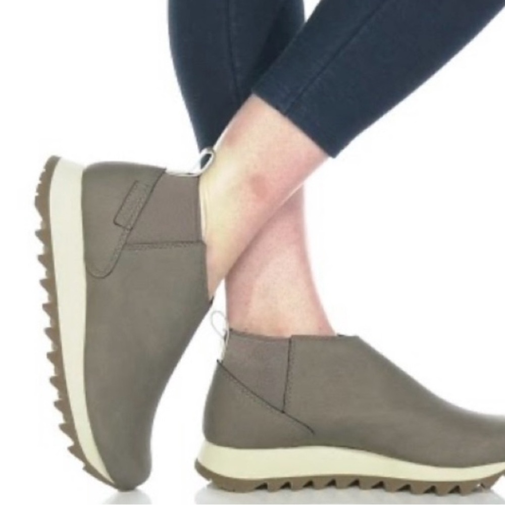Merrell Alpine Chelsea Women's 8.5 Booties Shoes Charcoal Gray Vegan Leather - Picture 2 of 12